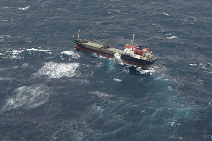 Imagen del barco <i>Haci Koksal Mataraci,</i> que está a la deriva desde ayer.