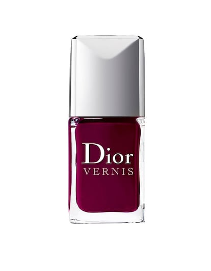 Es de Dior, cuesta 20 euros y tiene un color entre granate y violeta que nos tiene fascinadas. Además, es un color muy apto también para otoño.