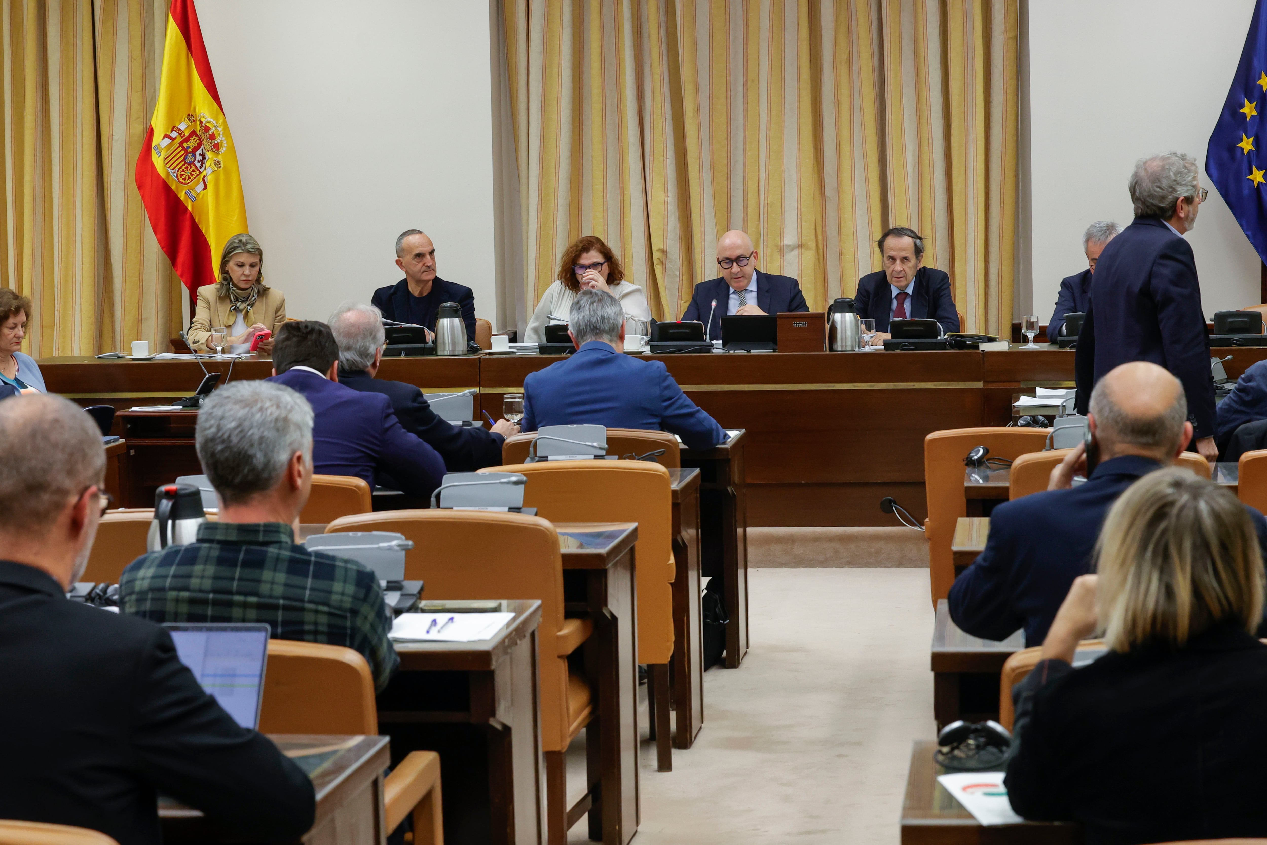 Vista de la Comisión de Hacienda del Congreso durante el debate de este lunes.