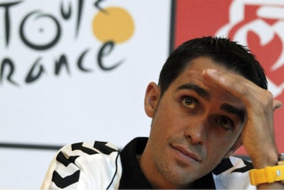 Alberto Contador, durante su conferencia de prensa en Les Herbiers.