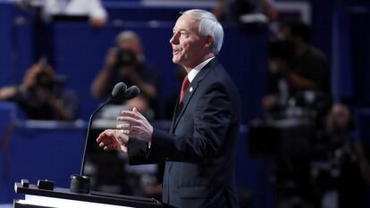 O governador de Arkansas, Asa Hutchinson, em uma imagem de 2016, durante sua participação na Convenção Republicana de Cleveland (Ohio).