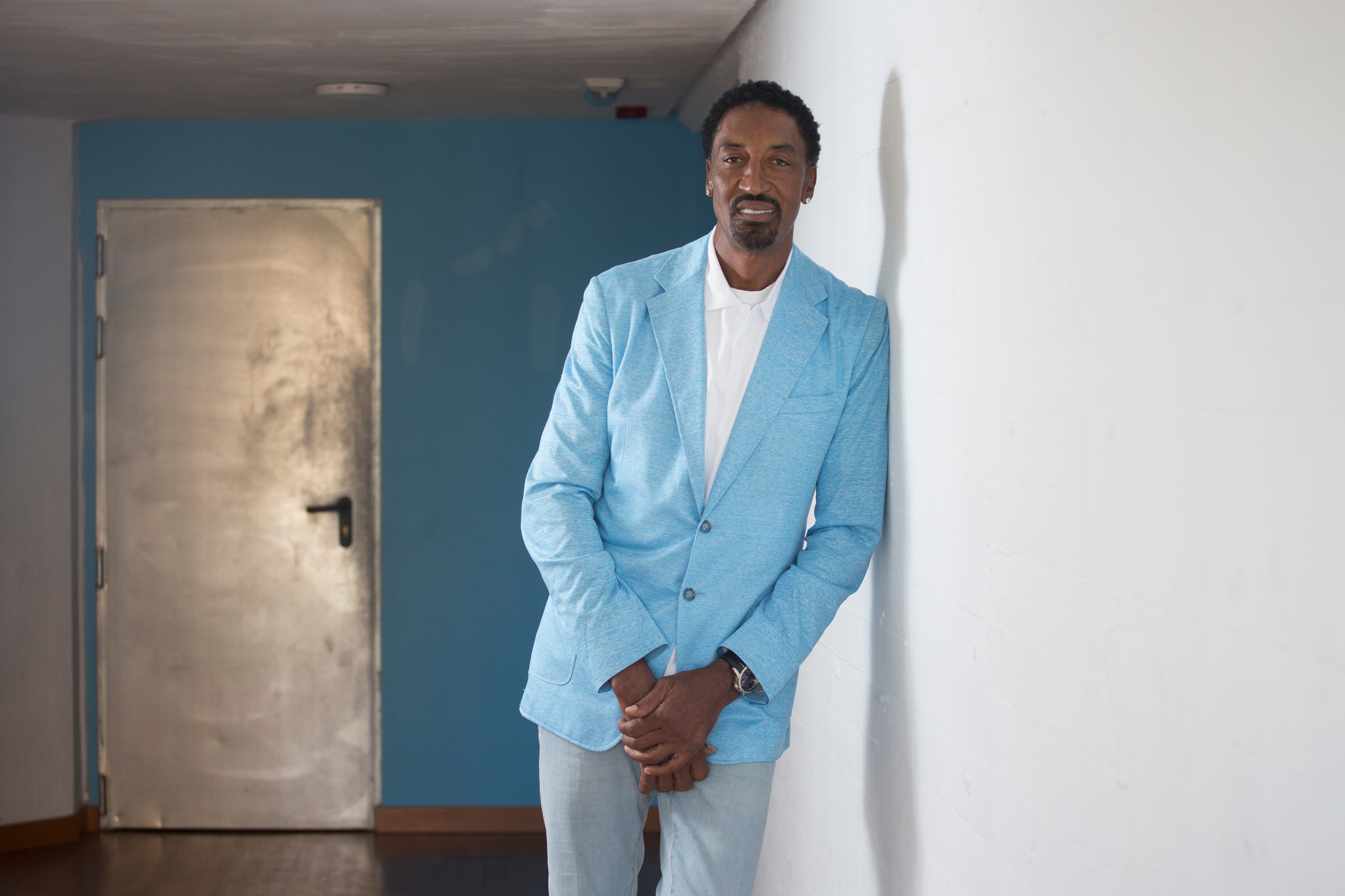 Scottie Pippen posa para EL PAÍS antes de la entrevista en el polideportivo Antonio Magariños, en Madrid.