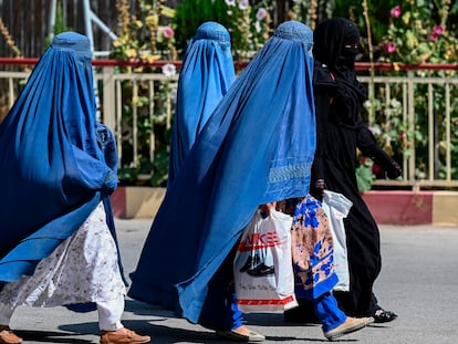 Mujeres afganas con burka en Afganistán este 1 de septiembre.
