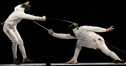 El tirador húngaro Gabor Boczko (i) y el español José Luis Abajo compitieron por la medalla de bronce