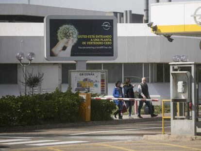 Entrada principal de la planta de Opel en Figueruelas.