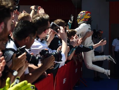 Lewis Hamilton celebra su victoria en el GP de España de Fórmula 1.