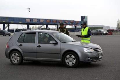 Controles en la ruta dos en Argentina.