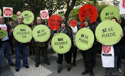 Stop Desahucios en un escrache en Gipuzkoa