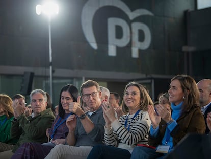 En el centro, Alberto Núñez Feijóo, durante la interparlamentaria del PP celebrada este sábado en Ourense.