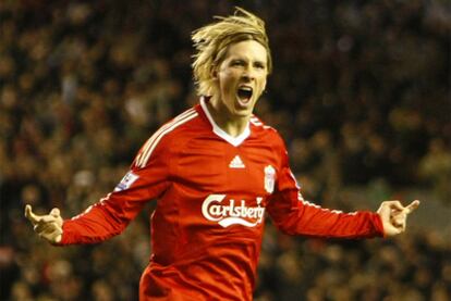 Fernando Torres mantiene al Liverpool con aspiraciones de Champions.