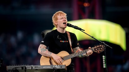 Ed Sheeran, anoche, en las primeras canciones de su concierto en el estadio Metropolitano de Madrid.