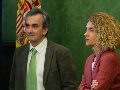 El director de Gabinete de la Presidencia del Congreso, José de Francisco, con la presidenta de la Cámara baja, Meritxell Batet, en una imagen de archivo.