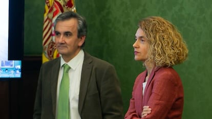 El director de Gabinete de la Presidencia del Congreso, José de Francisco, con la presidenta de la Cámara baja, Meritxell Batet, en una imagen de archivo.