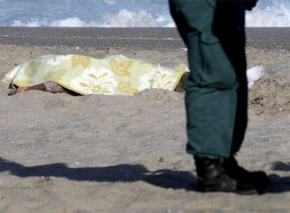 El cuerpo fue encontrado en la playa de Levante de La Línea de la Concepción.