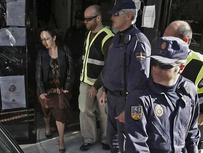 Trinidad Martínez, alcaldesa de San Fulgencio, tras su detención.
