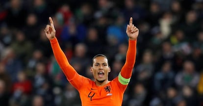 Van Dijk, durante el duelo ante Irlanda del Norte.