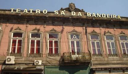 O teatro Sá da Bandeira foi o primeiro que proxectou películas no Porto.