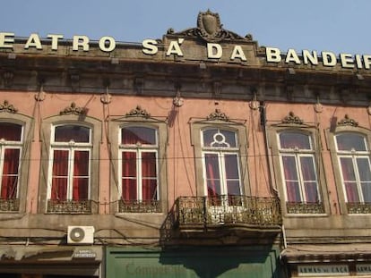 O teatro Sá da Bandeira foi o primeiro que proxectou películas no Porto.
