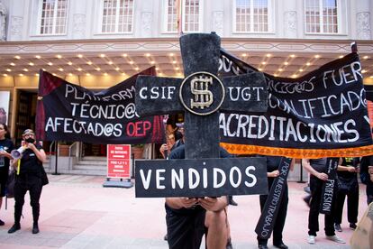 Protesta de técnicos de teatro ante el Teatro de la Zarzuela, el pasado septiembre.