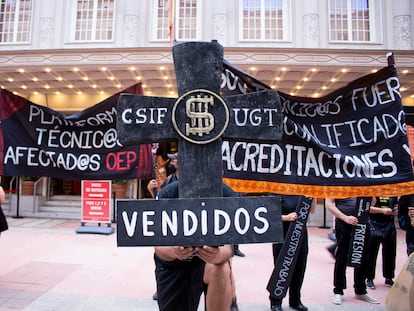 Protesta de técnicos de teatro ante el Teatro de la Zarzuela, el pasado septiembre.