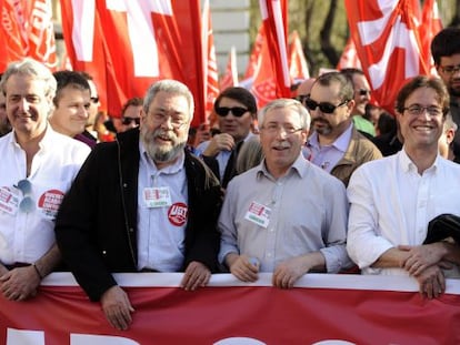 M&eacute;ndez y Toxo, en el centro, en la cabecera de la manifestaci&oacute;n de Madrid