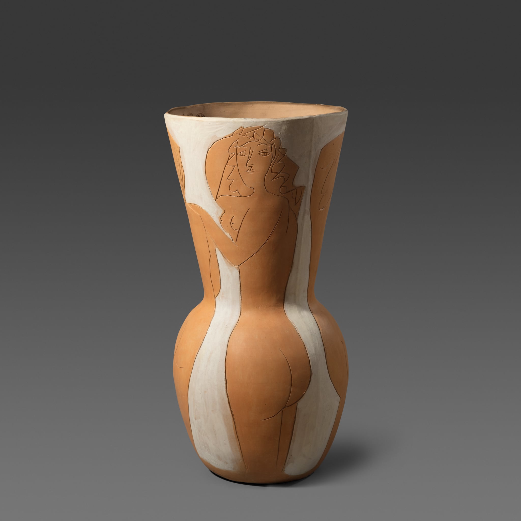 'Grand vase aux femmes' (1950), de Pablo Picasso. Terracota, parcialmente grabada con engobe de color.