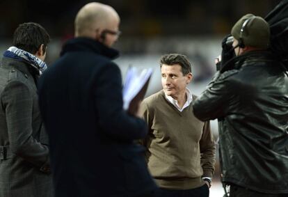 El presidente del comité organizador de Londres 2012 supervisa la inauguración del estadio olímpico.