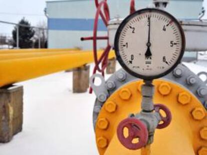 Una tubería de gas de la Estación de Medición y Distribución de Gas en Hermanowice, sudeste de Polonia. EFE/Archivo