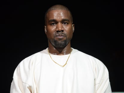 Kanye West durante un concierto en junio de 2016 en Anaheim, California.