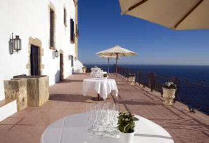 Terraza del hotel El Far, en Palafrugell (Girona).