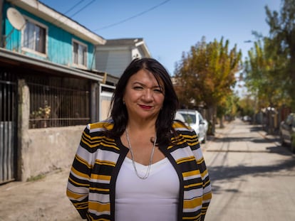 La alcaldesa de La Pintana, Claudia Pizarro, lidera una de las comunas más pobres de Santiago.