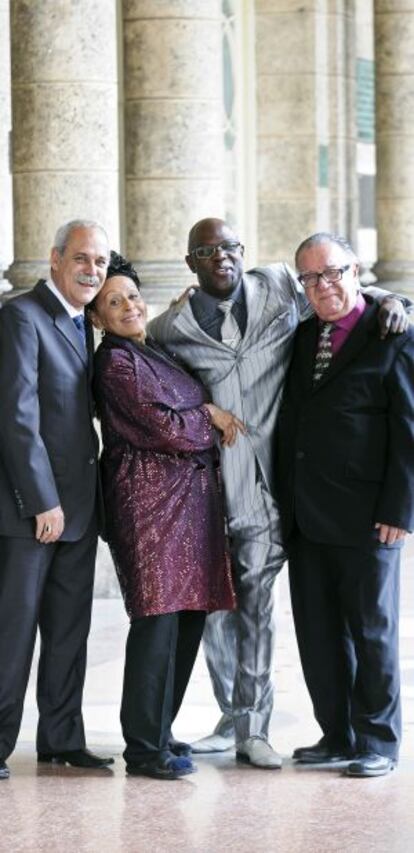 Miembros de Buenavista Social Club y Oamara Portuondo.