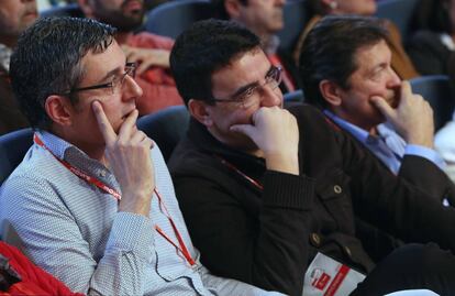 Eduardo Madina, Mario Jiménez y Javier Fernández este sábado durante el Foro Político del PSOE en Madrid.