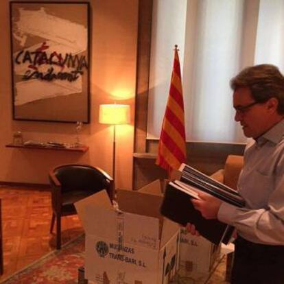 Mas recull les seves coses del despatx de la Generalitat.