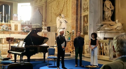 Estreno de 'Pentaphonics' de Eduardo Soutullo (en el centro), en la Real Academia de España en Roma, en una imagen cedida por el compositor.