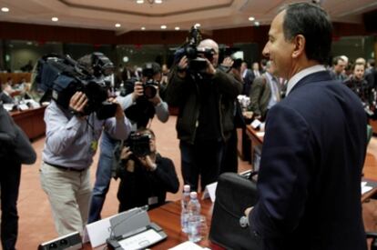 El ministro de Exteriores Franco Frattini en la reunión de hoy con sus homólogos en Bruselas.