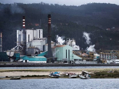 Vista de la planta de Ence en la ría de Pontevedra. 