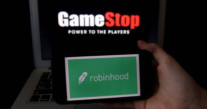 Logotipos de Gamestop y Robinhood.