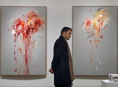 Dos cuadros de la serie de Cy Twombly <i>Nueve discursos sobre Cómodo,</i> en el Guggenheim.