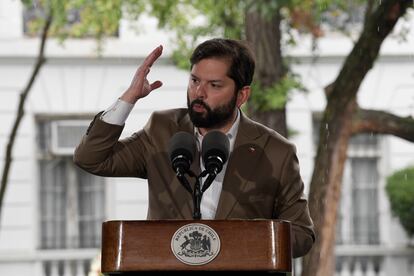 El presidente de Chile, Gabriel Boric, habla durante un homenaje a Orlando Letelier, en el marco del 50º aniversario del Golpe de Estado en Chile, en Washington.