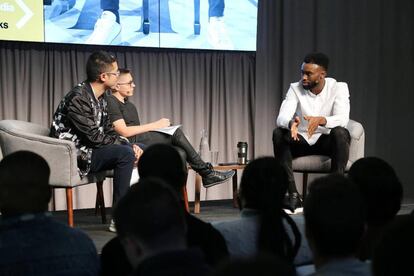 David Sun Kong, Kade Crockford y Jayden Brown durante su intervención en el MIT