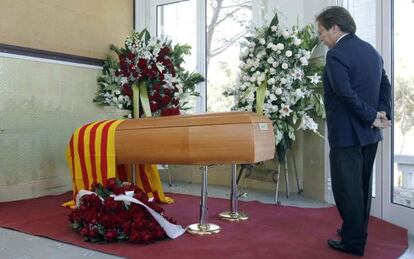 La capilla ardiente del escritor Emili Teixidor, fallecido ayer a los 78 años, ha quedado en la escuela Betània Patmos.