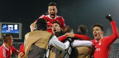 El Benfica celebra un gol ante el Zenti.