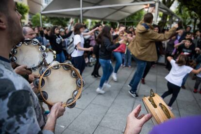 Jornadas de baile y música tradicional "Ardelle o eixo" organizadas por el Ayuntamiento de A Coruña en los barrios.