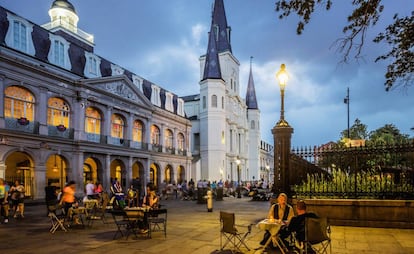 Vista del Cabildo (antiguo ayuntamiento) de Nueva Orleans, en Jackson Square.