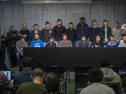 Los jugadores del Bilbao Basket, durante su rueda de prensa.