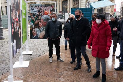 Arnaldo Otegi y Maddalen Iriarte participan en Vitoria en un acto con motivo del décimo aniversario de EH Bildu, en marzo.