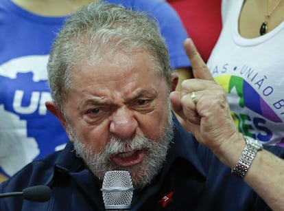 Lula, durante a coletiva de imprensa que deu em São Paulo ao terminar sua declaração ante a policial.