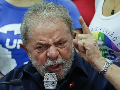 Lula, durante a coletiva de imprensa que deu em São Paulo ao terminar sua declaração ante a policial.