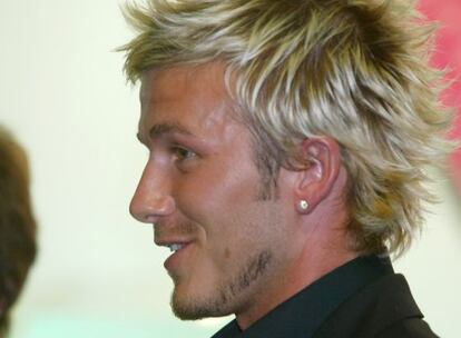 David Beckham, antes de renunciar a sus brillantes (y molestas) mechas.